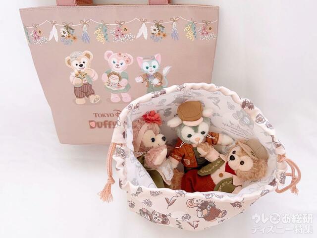 「ダッフィー＆フレンズのサークル・オブ・フレンドシップ」スーベニアランチケースサイズ感