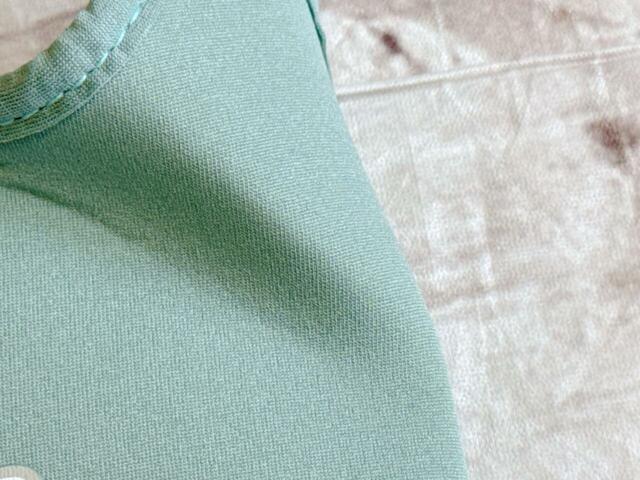 カラーは爽やかなセージ。素材はポリエステル・POMです