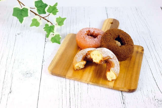 【東京ギフトパレット・お正月スイーツ＆期間限定ショップ】「milky ドーナツ」1個 165円／ペコちゃん milky ドーナツ（2024/12/11～2024/12/25）