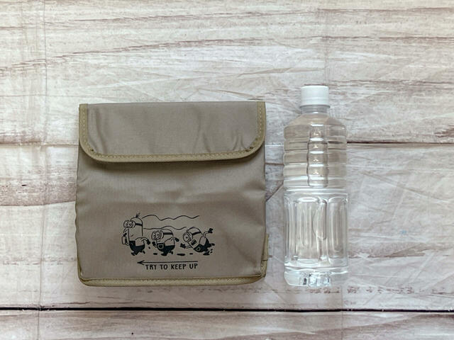 550mlのペットボトルと並べてみました。ペットボトルは収納できないため注意！