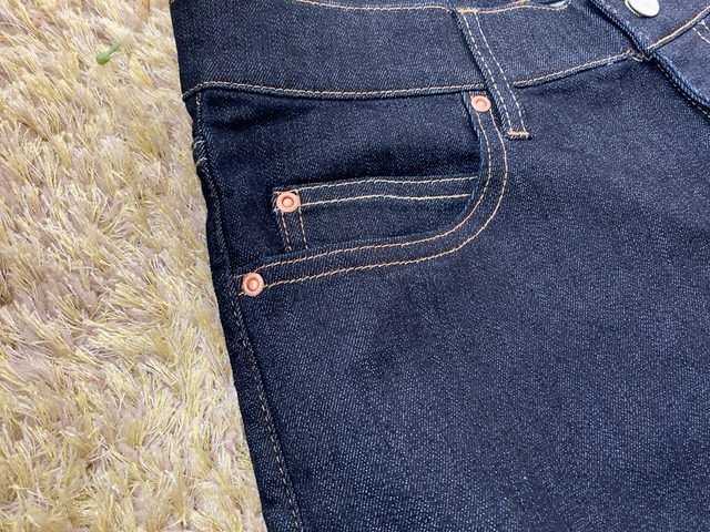 【ワークマン グリーンテックウォーミーデニムパンツ】サッと取り出しやすいスマートフォンポケット