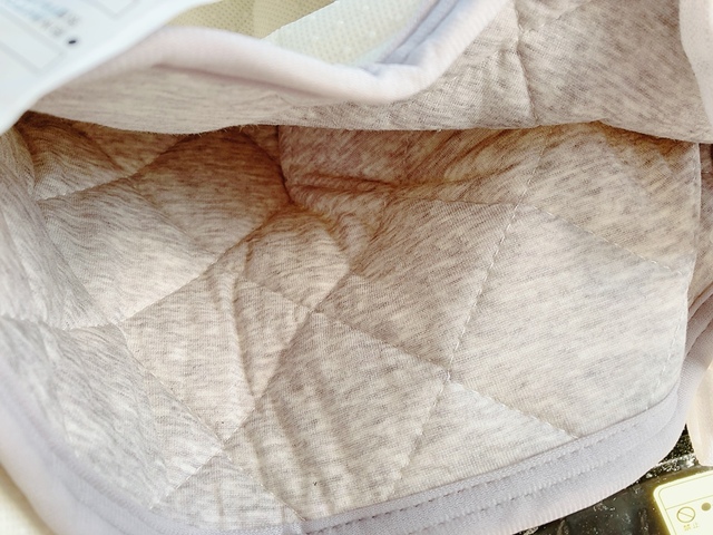 【ニトリ 綿入り洗えるキルトラグ(オーガニックコットン混 OGキルト s185X185 TC13)】子どもがよく汚すので助かります