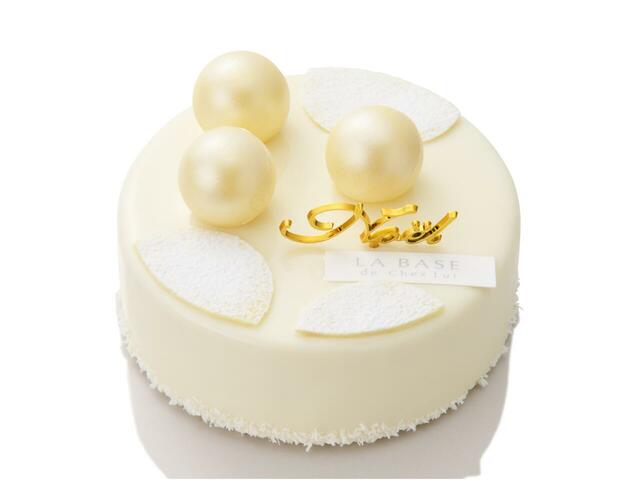 「＜ラ・バーズ・ドゥ・シェ リュイ＞Neige Étoilée（星降る雪）」＜価格：5,940円（税込）＞【東急百貨店の“2025年クリスマスケーキ＆デリ・オードブル ”10月1日より予約開始！「SHIBUYA FOOD ISLANDS」には限定品が登場！】