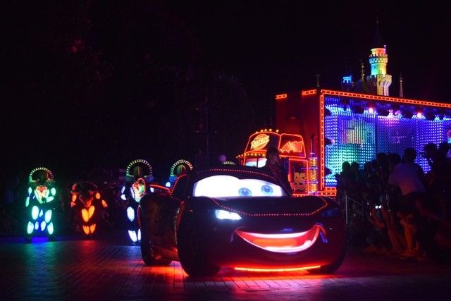 ディズニー・ペイント・ザ・ナイト・パレード｜香港ディズニーランド・リゾート