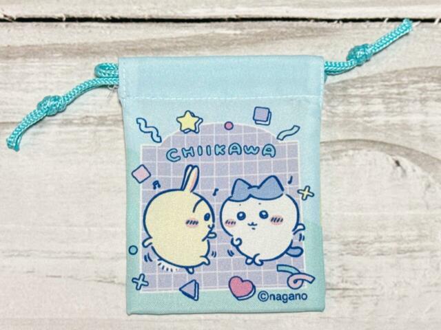 【ちいかわ DAISO限定デザイン】「プチ巾着 ちいかわ」バックはハチワレ&うさぎ。華麗にダンスをする2人がたまらなくキュート!