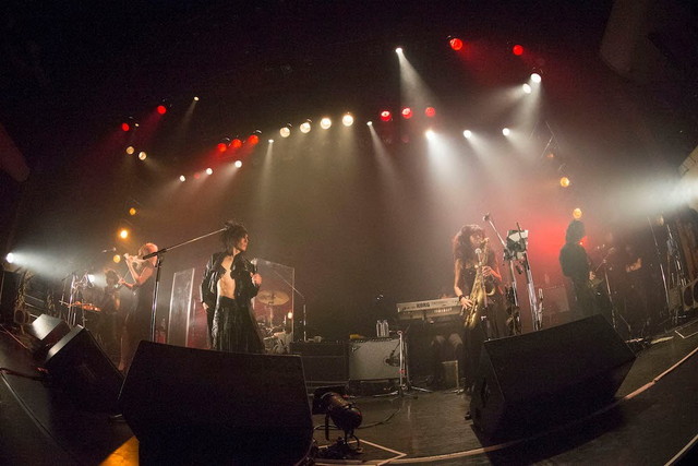 「MORRIE Solo Live 2015 “HARD CORE REVERIES”2DAYS」　撮影・大島康一 