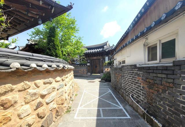 【韓国・全州】『イカゲーム』をモチーフとした路上アート