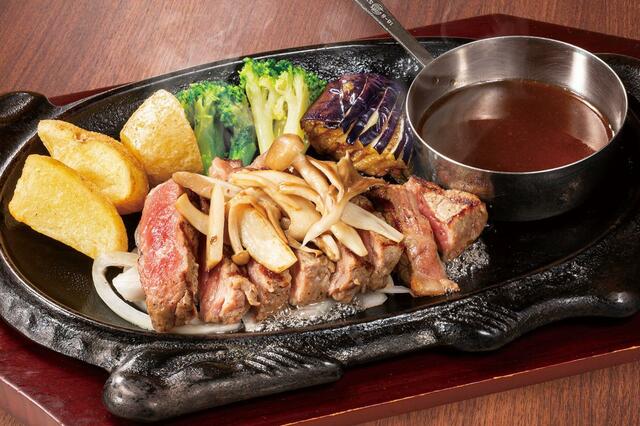 「フォルクスカットサーロインステーキ（100g）（サラダバー付）」＜1,980円（税込2,178円）＞【ステーキハウス フォルクスに新たなグランドメニューが登場】