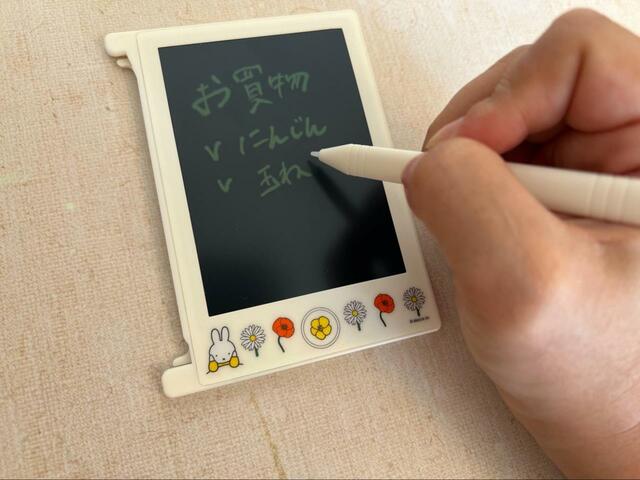 【宝島社　miffy 繰り返し書いて消せる！ マルチに使えるデジタルメモBOOK　お花柄 】すぐに書ける手軽さが嬉しい