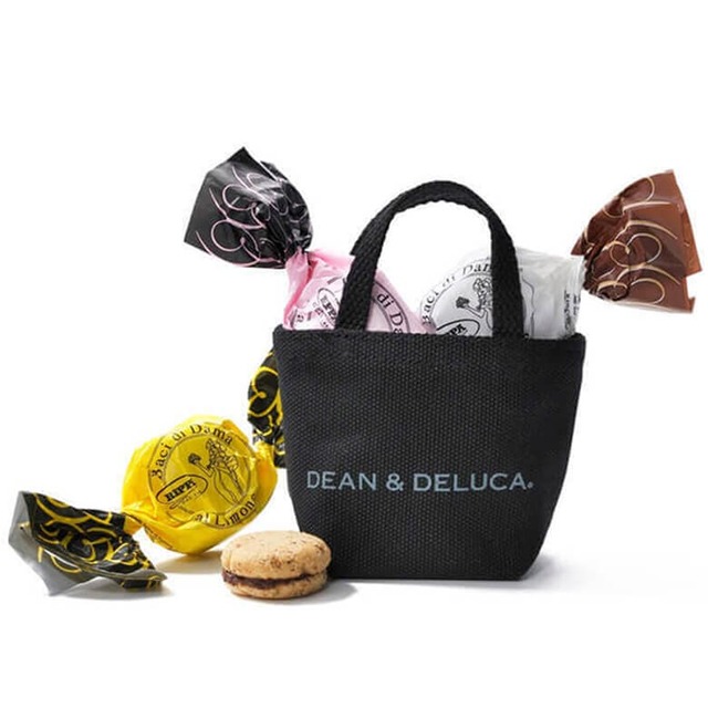 【DEAN & DELUCA「ミニトートブラック&バーチディダマセット」¥1,080】定番のミニサイズトートバッグにバーチディダーマ3種を詰め合わせたセット