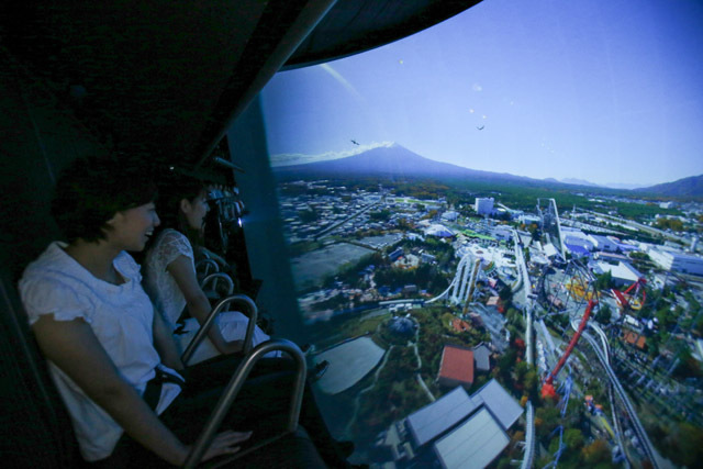 富士急ハイランド「富士飛行社」