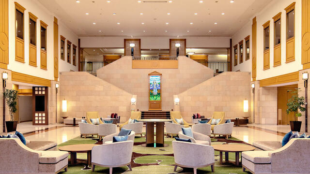 「ANAクラウンプラザホテル千歳 ロビー」【かわいいピンクスイーツ&北海道のチーズメニューも登場♪「ピンクスイーツ&総料理長のわがままブッフェ」開催】