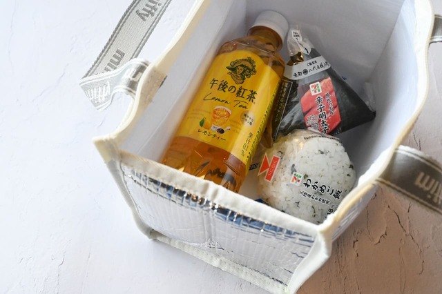 【『SPRiNG』2026年5月号（宝島社）「ミッフィーデザイン お弁当用保冷バッグ」】コンビニで買ったお弁当やドリンクを入れるのも◎