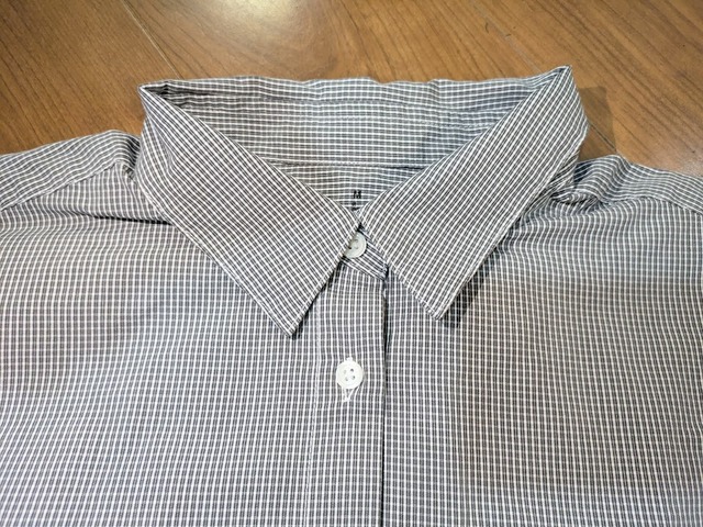 【無印良品　ブロード長袖シャツワンピース】シンプルなレギュラーカラータイプの襟です◎