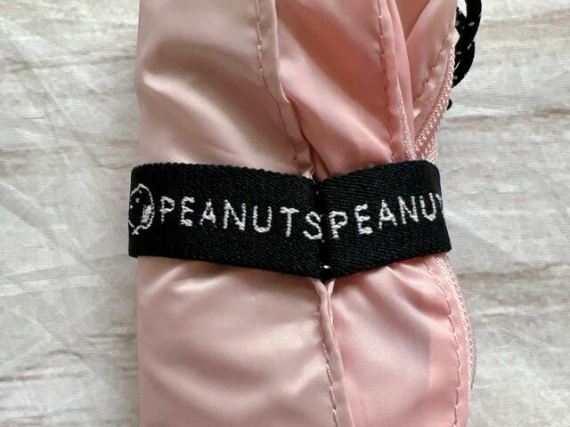 ゴムバンドにも「PEANUTS」のロゴ入り♪