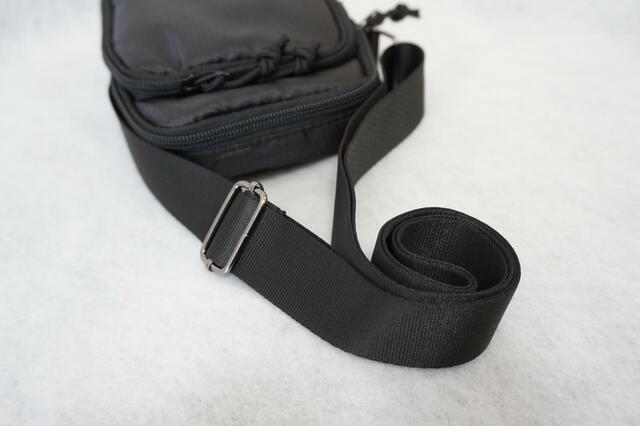 最長130cmまで伸ばせるショルダーストラップ