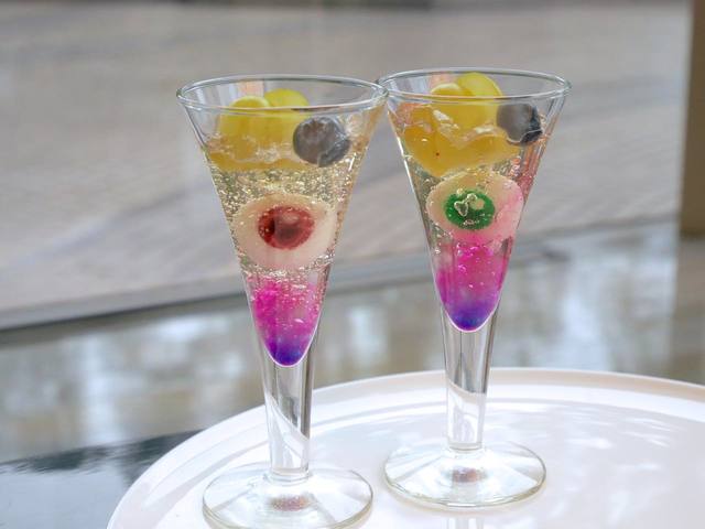 葡萄とスミレのジュレ