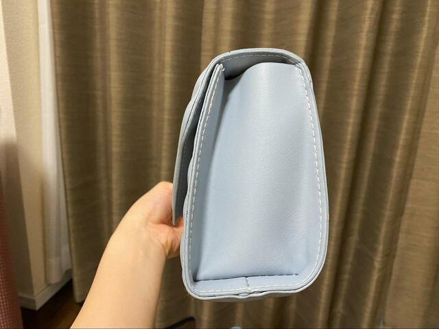 【SHEIN⠀ミニ シェブロン キルティング フラップ スクエアバッグ】しっかりとマチがあって安心