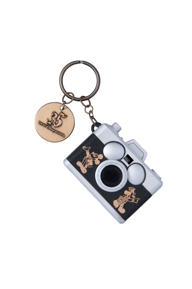キーチェーン 1,000円｜長さ約12cm、（カメラ部分のみ）高さ約5×幅約6×奥行き約3cm｜カメラをのぞいてボタンを押すと絵が変わるよ！｜東京ディズニーリゾート35周年“Happiest Celebration! ”スペシャルグッズ