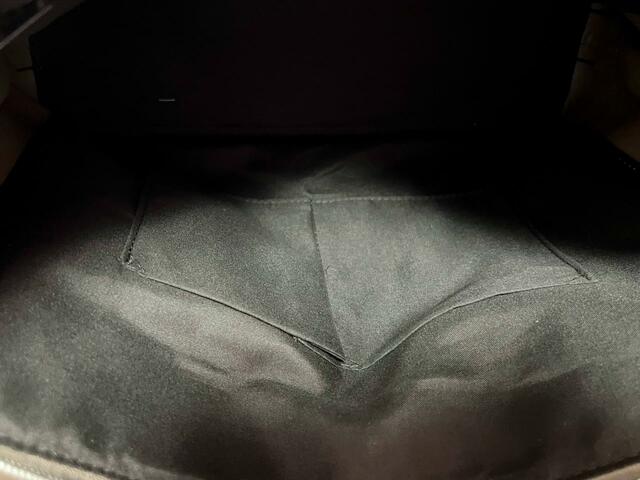 【ファッションセンターしまむら】メインの収納スペースは仕切りポケットが2つ