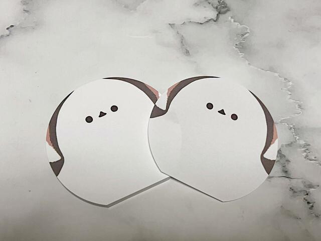 まんまるフォルムとつぶらな瞳がなんともかわいいダイカット付箋。75シート入っています