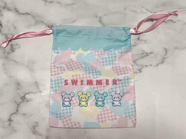 バックはフロントとは異なる柄入りなのがうれしい！