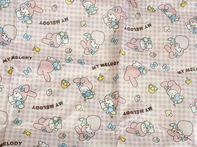 淡いピンクのギンガムチェックに、マイメロディとお友達のフラットくんの総柄が描かれたかわいすぎるデザイン！【しまむら ショッピングバッグ（マイメロディ）】