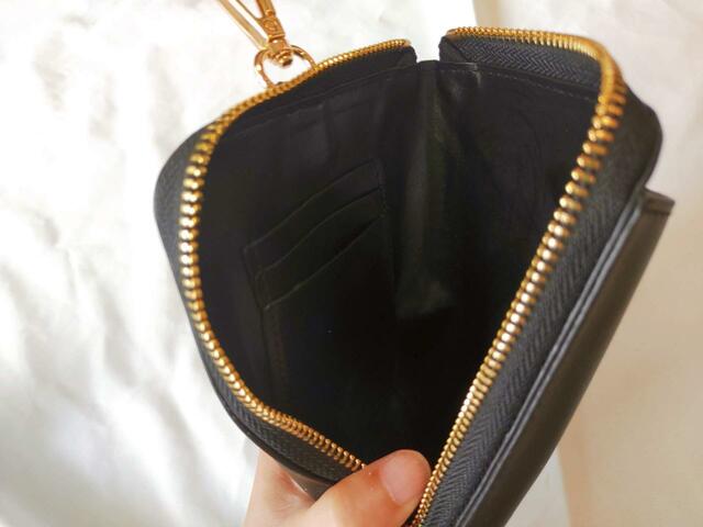 マチ少ないが、素材が柔らかいので見た目より入りそう