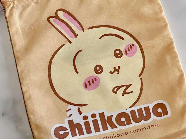 【100円ちいかわ雑貨】「フゥン」と言っているんでしょうか？腕を組んでいるうさぎがキュート！