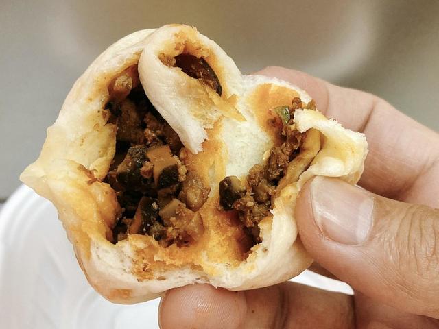 これは「火鍋パオズ」なのか、「麻辣パオズ」なのか