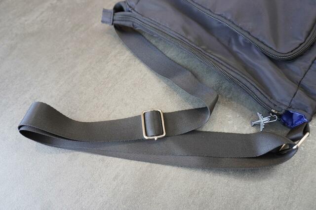 長さを調整できるショルダーストラップ