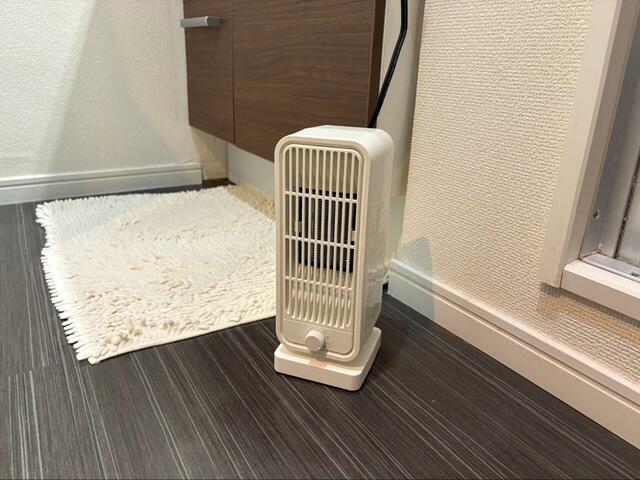 【3COINS コンパクトヒーター】電源コードの長さは約1.3mです