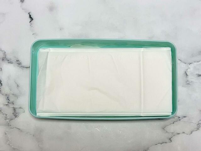 一般的なボックスティッシュからティッシュペーパーを出して入れてみました！