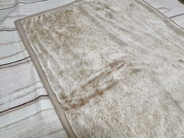 色は、ロシアンブルー（グレー系）、スコティッシュフォールド（ベージュ系）、三毛猫、黒猫の4色展開。今回はスコティッシュフォールドをチョイス