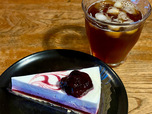【タリーズコーヒー 幸せを運ぶブルーベリーレアチーズ】若きパティシェたちの「夢」と挑戦から生まれたスイーツを、アイスコーヒーと一緒にいただいていきましょう