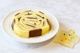 【ファミマ×ぽこ あ ポケモン】「ピカチュウのロールケーキ（チョコバナナ）」178円／ゲームに登場するピカチュウ（うすいろ）とピカチュウをパッケージにデザインしたロールケーキ　※全国（北海道、沖縄県、TOMONYを除く）で発売