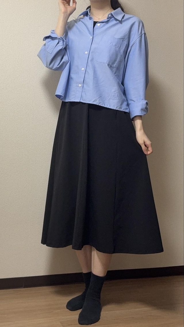 【UNIQLO ウルトラストレッチワンピース】上からシャツを着用すると、スカートのようにも着られます◎