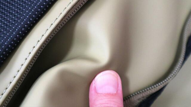 【ワークマン リフレクトソフトPUリュック】本体はマットな合皮素材。触れるとすべすべです♪