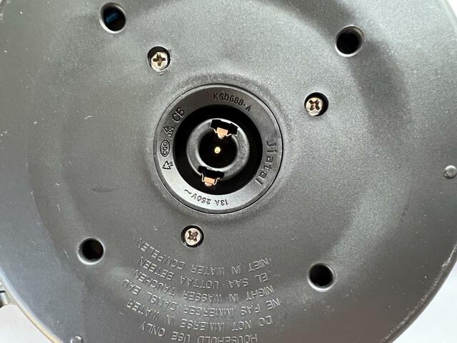 【山善 電気ケトル クッキングポットYRGA-S600(B)】お水がかからないように注意