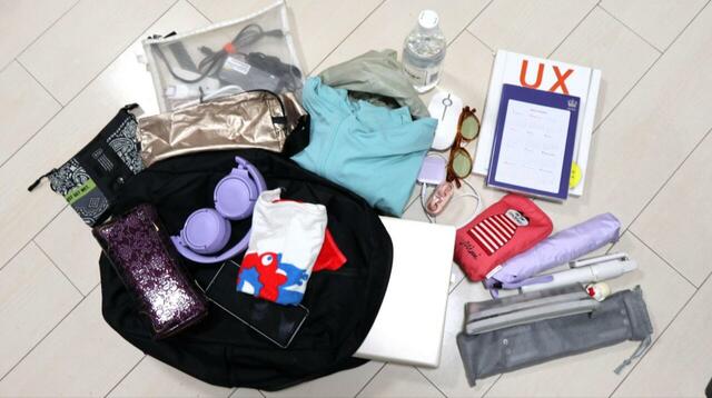 【無印良品 肩の負担を軽くする撥水ビジネスリュックサック（丸型）】14インチPC、手帳、書籍、コード類、ヘッドフォン、長財布などを入れてもまだ余裕がありました！1～2泊の出張や旅行も行けそうです