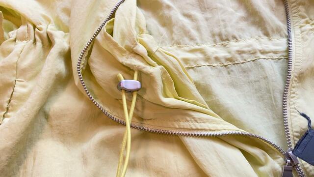 【ワークマン 撥水ギャザージャケット】腰のギャザーを絞ればウェーブ感が強調されたデザインになります