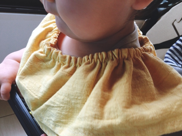 【3COINS（スリーコインズ） フリルスタイ】さらっとした触り心地です