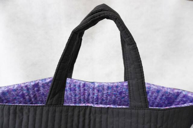 持ち手もバッグと同じ生地