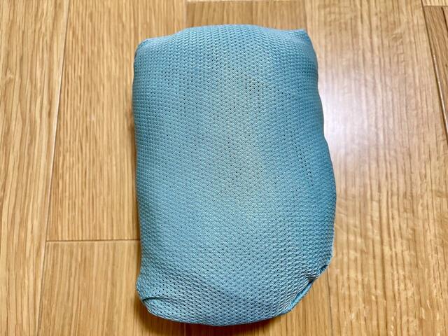 【ユニクロ エアリズムUVカットメッシュパーカ（長袖）】ポケットの中からひっくり返して収納する