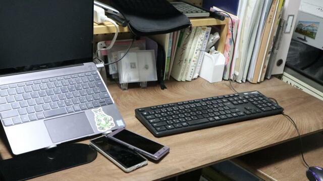 【デスク周りすっきり大改造】デスク上に余裕が生まれて作業も快適