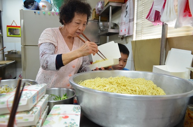 台北市内の龍城市場にある「廣一涼麵」