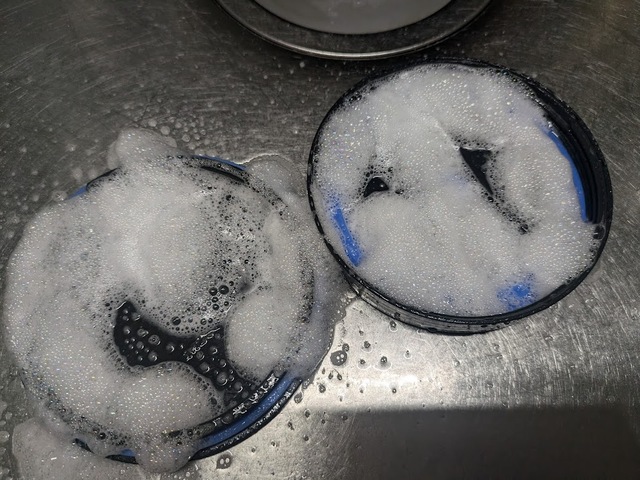 【サーモス ステンレスランチジャー 約1.3合】食洗機がない場合、洗いにくい凹凸やパッキン部分などに泡状洗剤を吹き付けておくと洗いやすくなります♪