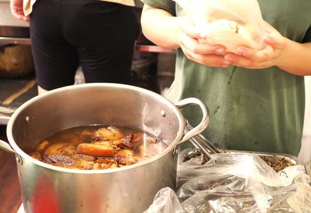 【台湾食べ歩きの旅 #11】朝食店には珍しい、「永和豆漿」の割包（豚角煮バーガー）。ボリュームのある皮にシンプルでおいしい角煮をたっぷり挟む