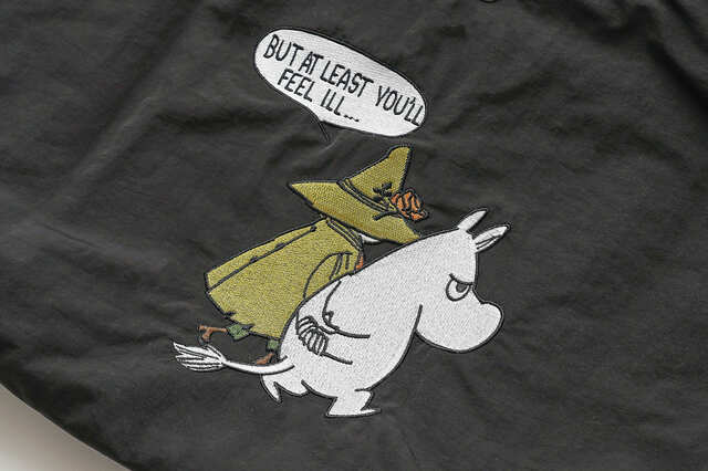 【ムーミン】ブツブツ怒っていてもどこか微笑ましい「ムーミン」と薔薇の花を帽子に挿したお茶目な「スナフキン」