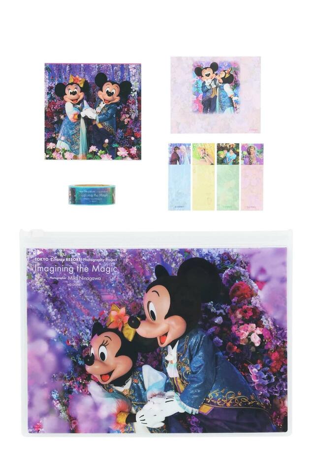 ステーショナリーセット 2,500円|東京ディズニーリゾート・フォトグラフィープロジェクト「イマジニング・ザ・マジック」グッズ|販売店舗:東京ディズニーランド「ギャグファクトリー/ファイブ・アンド・ダイム」、東京ディズニーシー「エンポーリオ」|発売日:2026年3月6日(金)